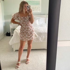 Light pink gray floral puff sleeve dress small